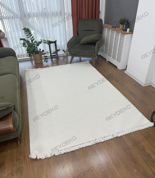 Defne simple pattern machine carpet cream