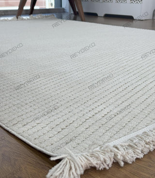 Defne simple pattern machine carpet beige