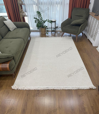 Defne simple pattern machine carpet beige